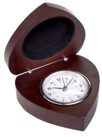 RELOJ CORAZON EN MADERA